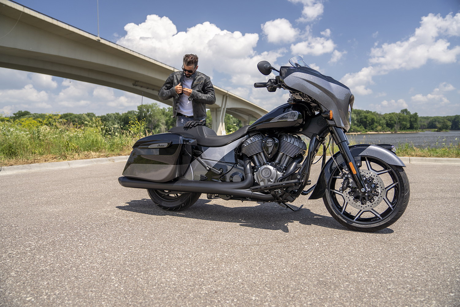 Indian Chieftain Elite 2021 combines power with style