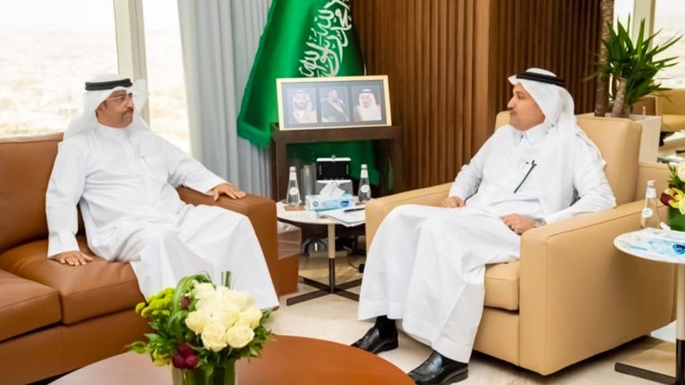 Bahrain Minister of Transportation meets with Saudi counterpart