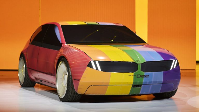 BMW i Vision Dee – a car that changes colors